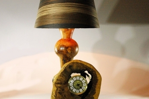 настольная лампа с часами 