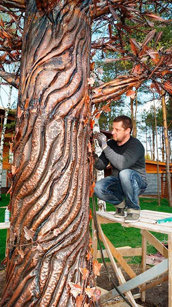 Денис Аксенов и его медное дерево. Ассамблея представляет.